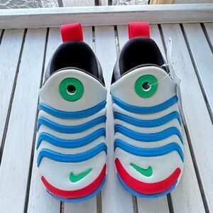 NWT Nike Dynamo Go Flyease Size 6C